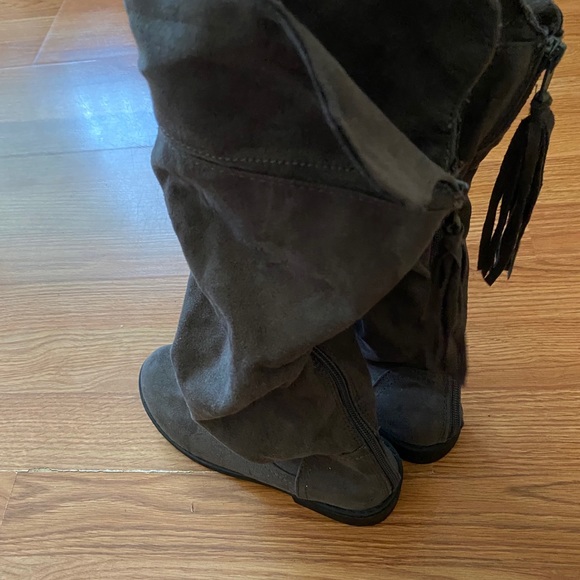 Boots - Picture 4 of 5